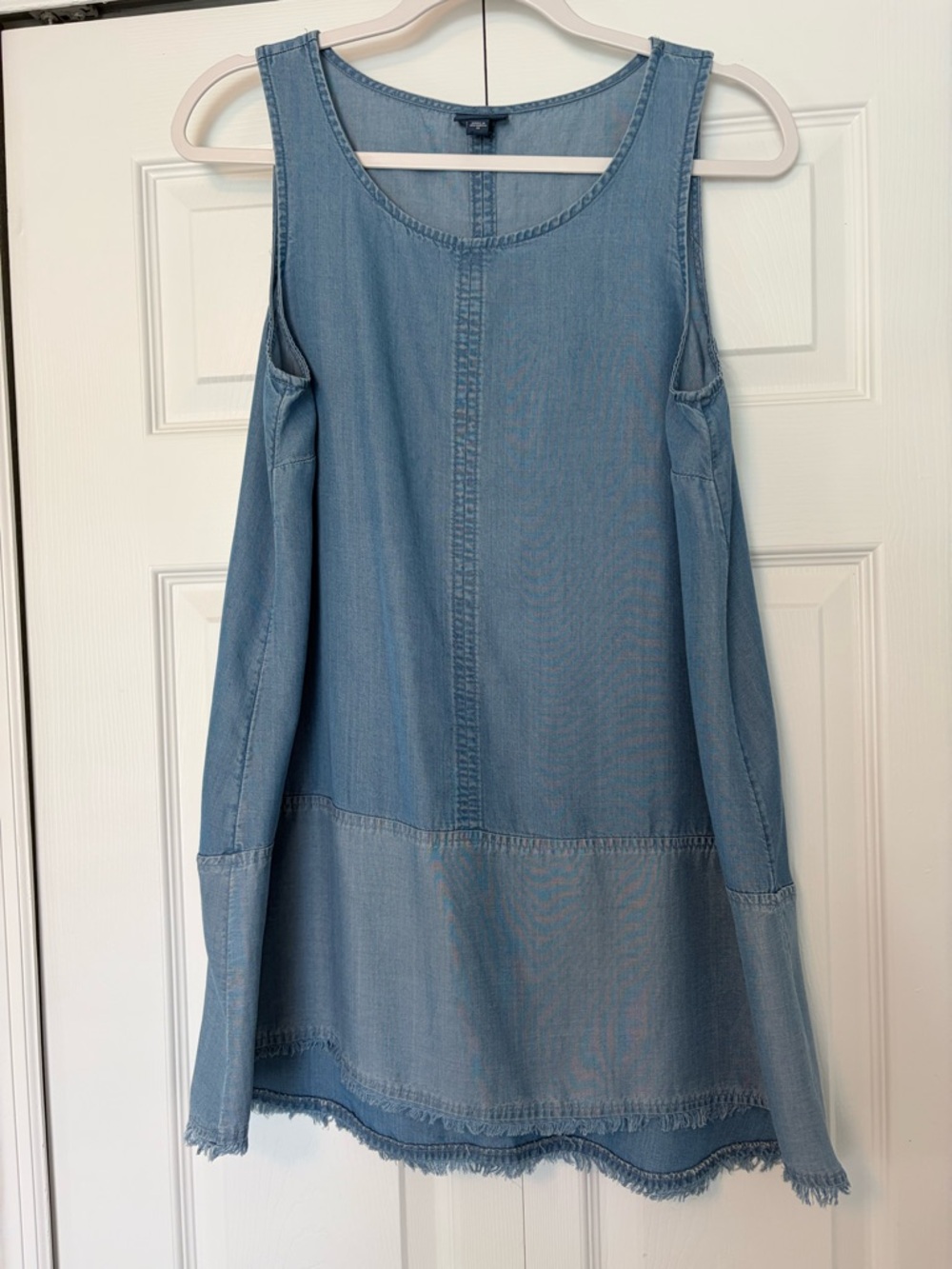 J. Jill Light Blue Chambray Sleeveless Tunic length top